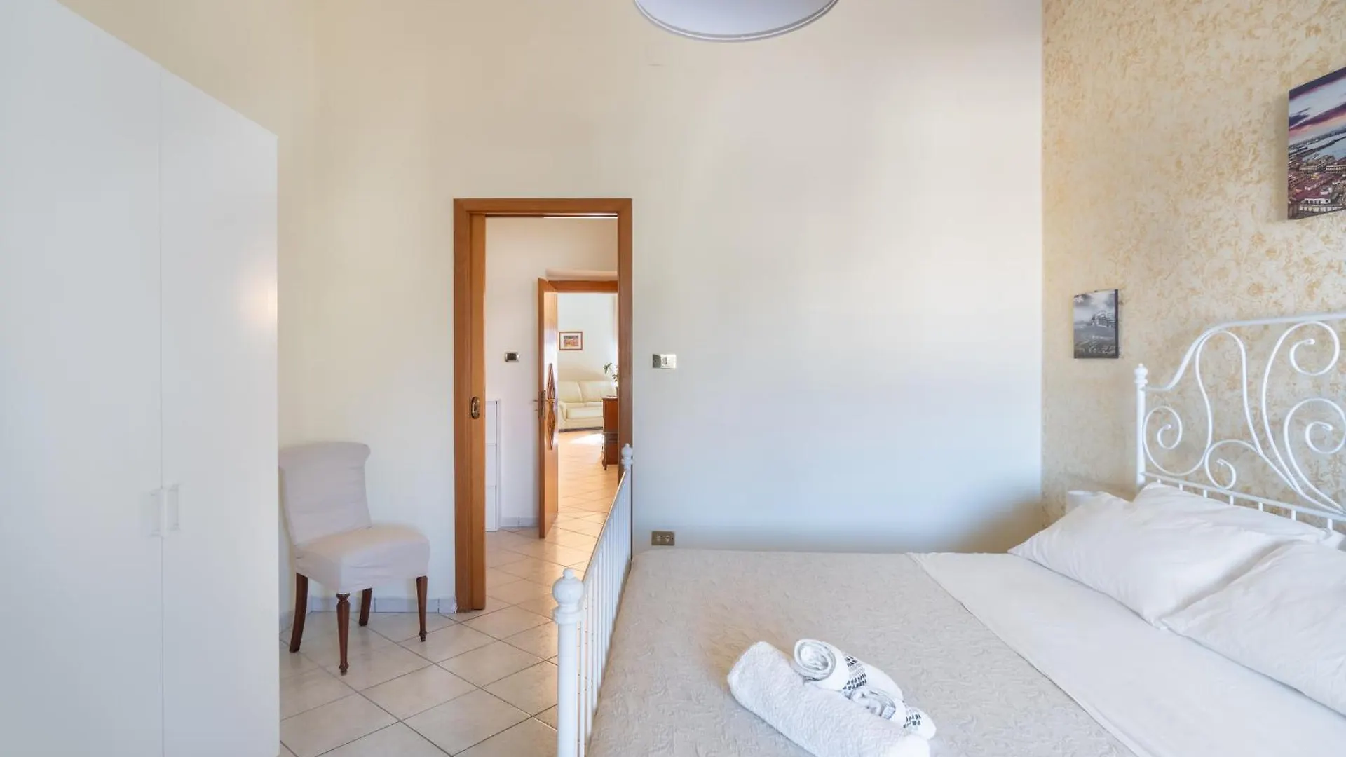 Stazione Centrale A 160M - Mediterranea Apartment Naples Italy