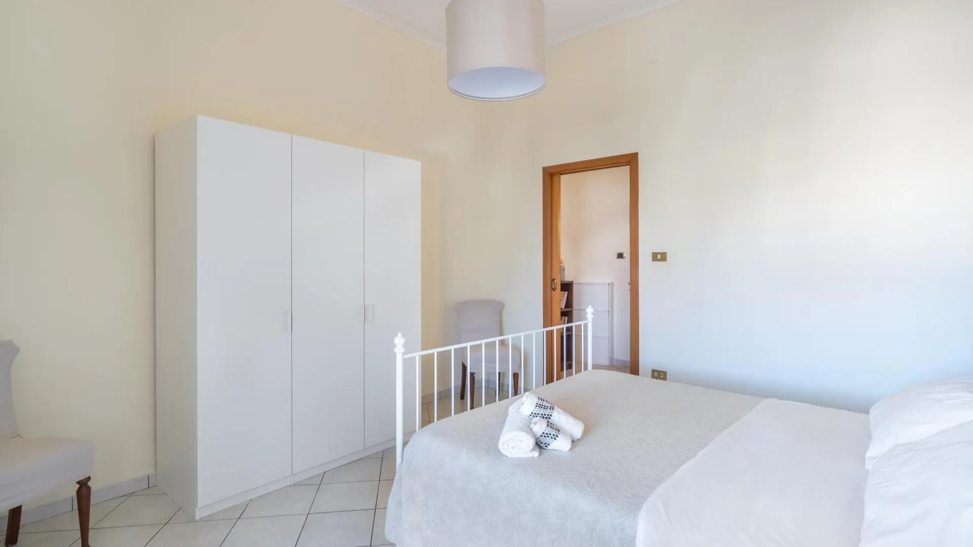 Stazione Centrale A 160M - Mediterranea Apartment Naples