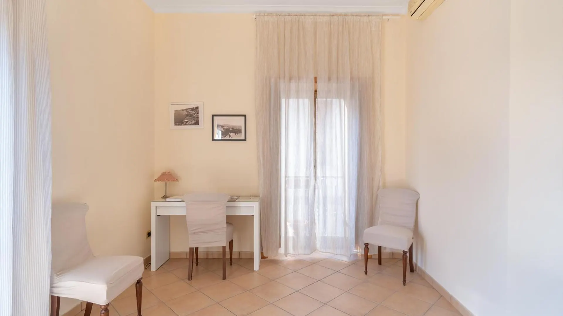 Stazione Centrale A 160M - Mediterranea Apartment Naples Italy