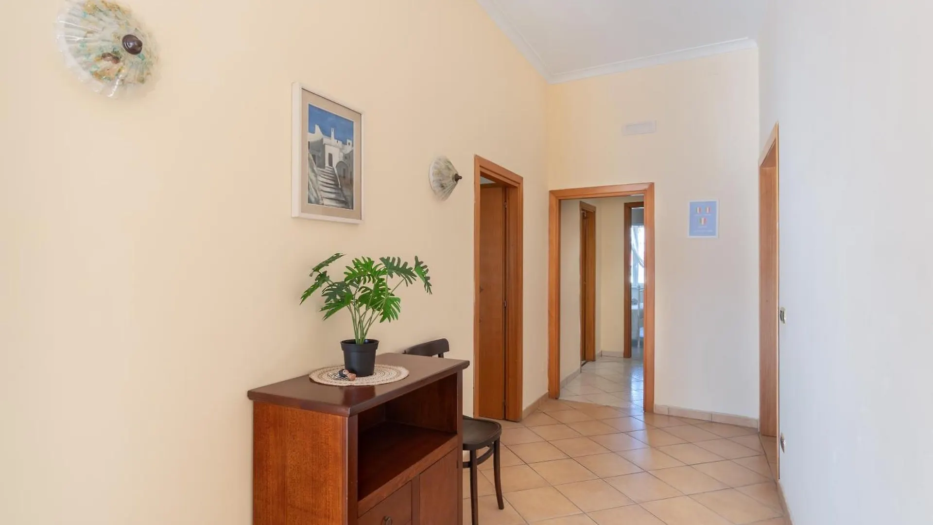 Stazione Centrale A 160M - Mediterranea Apartment Naples 0*,